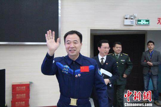 中国航天员景海鹏返校讲述心路历程