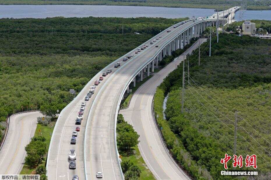 超级飓风艾尔玛来势汹汹 美国民众积极备战