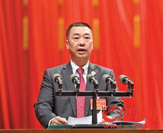 1月13日上午，广州市人民检察院检察长欧名宇向大会作检察院工作报告