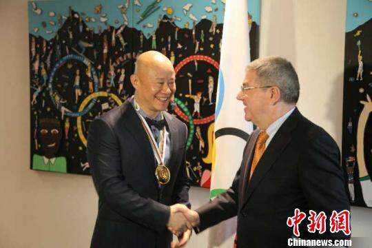 国际奥委会授予中国紫砂艺术大师吕俊杰顾拜旦奖