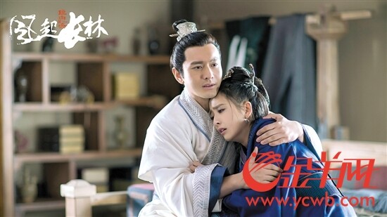 萧平章(黄晓明饰)与妻子告别的一幕引观众泪奔