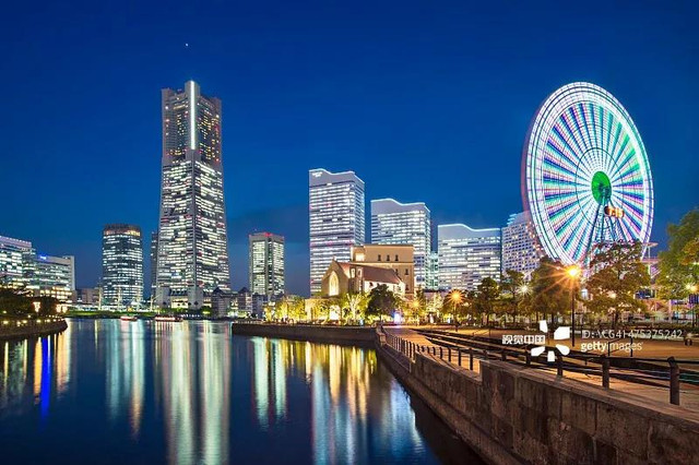 在东京湾沿岸,横滨港,东京港,千叶港,川崎港等六个港口首尾相连,形成