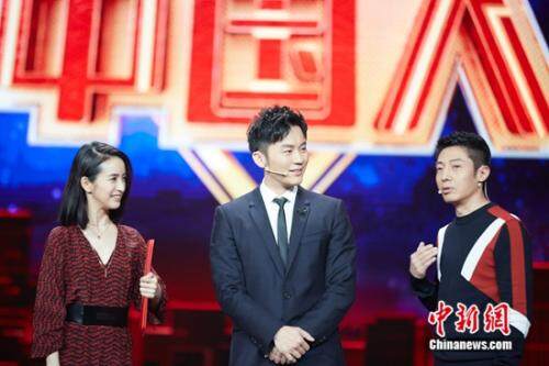 从左至右：林依晨、李晨、撒贝宁
