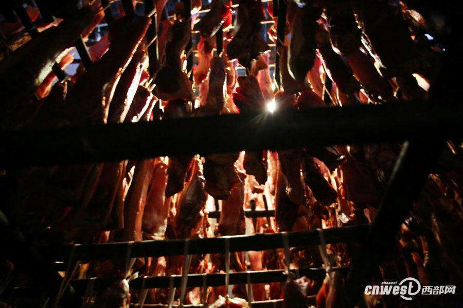 陕南“腊肉女王”一冬收500头农家猪做10万斤腊肉