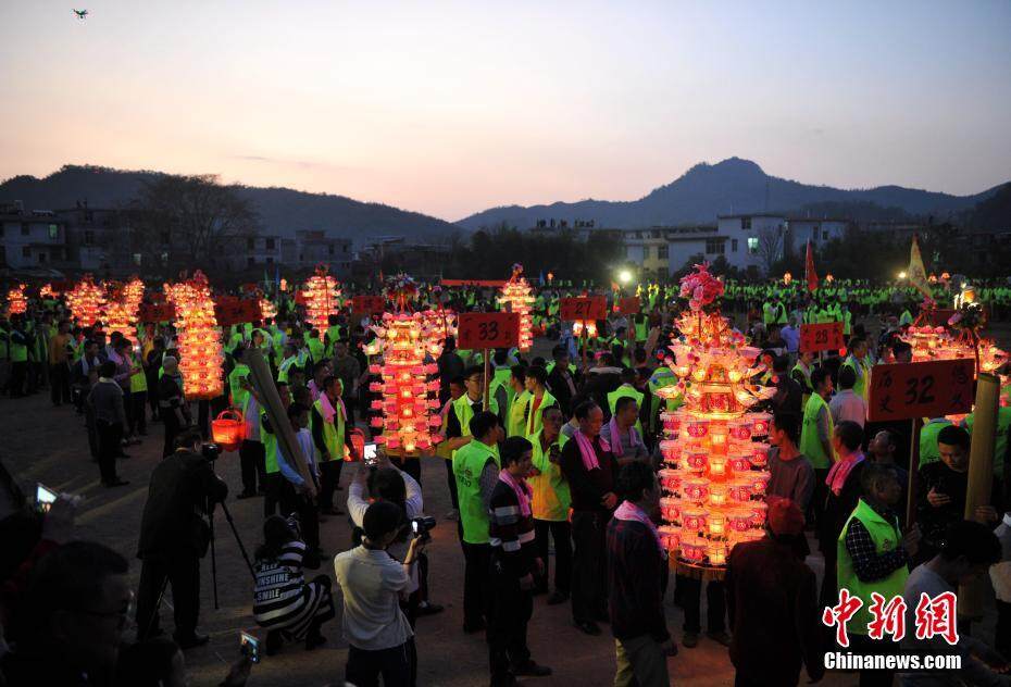 福建连城芷溪花灯——“纸包火”的奇迹