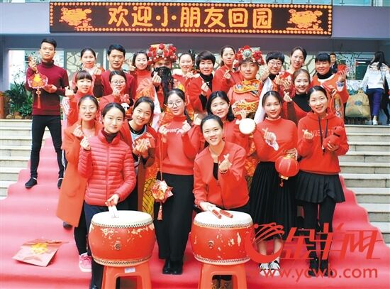 东莞百万学子昨日喜迎开学季 课堂气氛嗨翻了