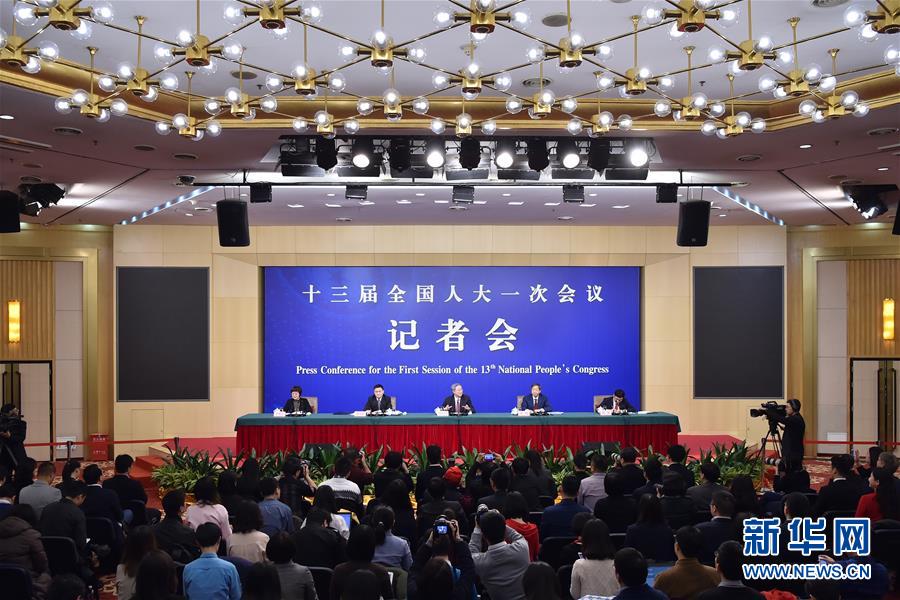 （两会·XHDW）（3）中国人民银行行长周小川等就“金融改革与发展”答记者问