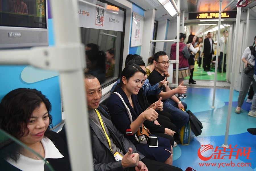 “中国很赞”主题列车亮相广州地铁八号线