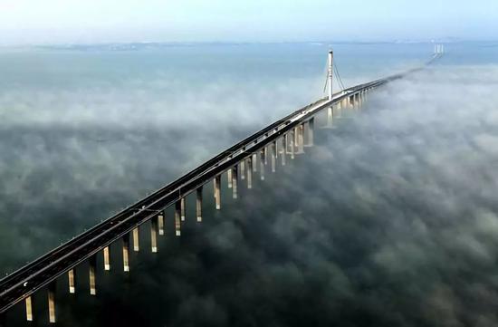 青岛胶州湾大桥（资料照片）。新华社发