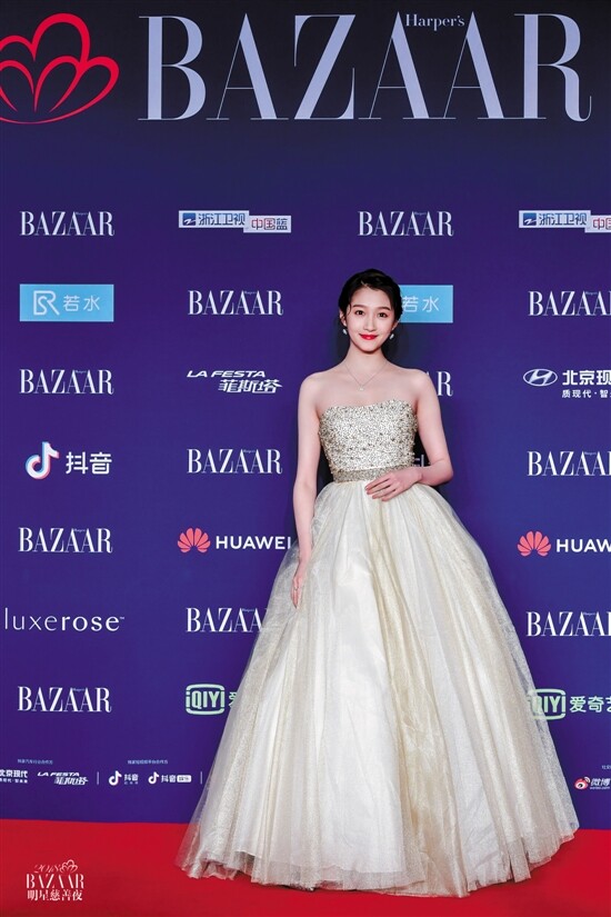 关晓彤angelababy合影,唐嫣angelababy合影 关晓彤