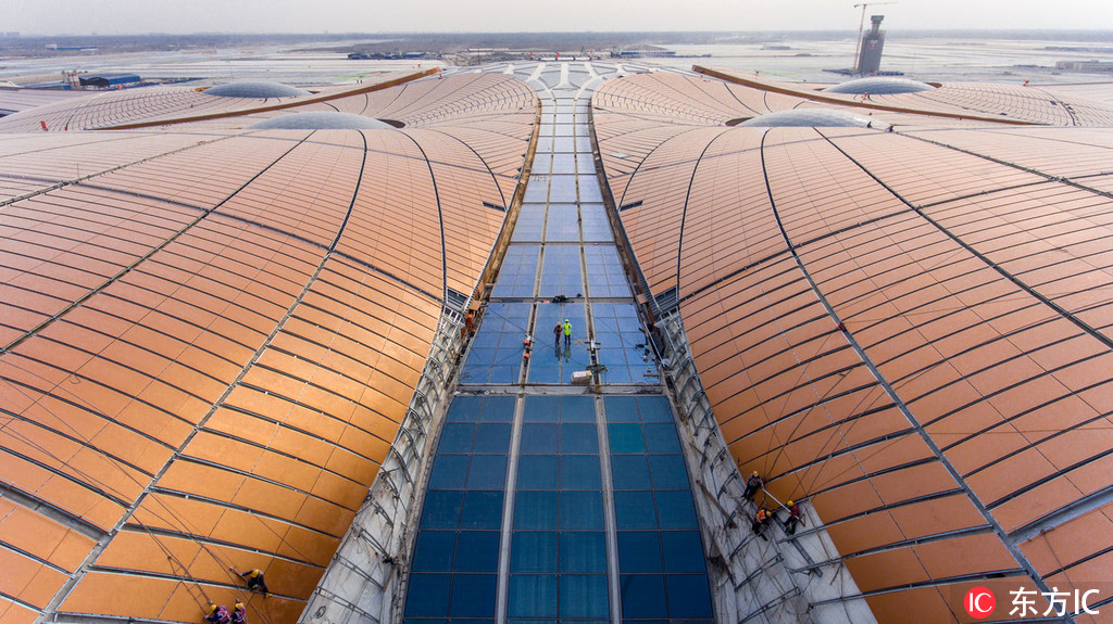 北京大兴国际机场跑道全面贯通 "凤凰展翅"完美亮相