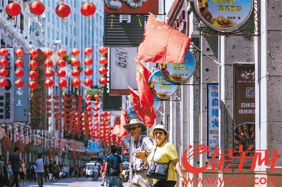 广州荔湾区恩宁路,上下九步行街,永庆坊等传统西关街区,迎国庆氛围