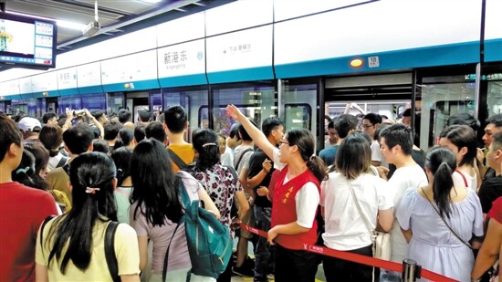 近九成人感觉广州地铁拥挤加剧 盼望增加班次