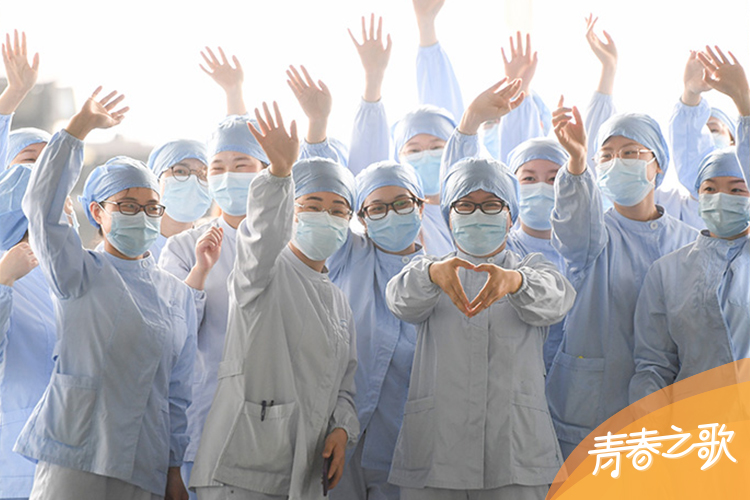 2020年3月23日，武汉市第一医院一些医护人员在武汉天河机场为广东第14批<sensitiveword><sensitiveword><sensitiveword>援鄂</sensitiveword></sensitiveword></sensitiveword>医疗队送行。