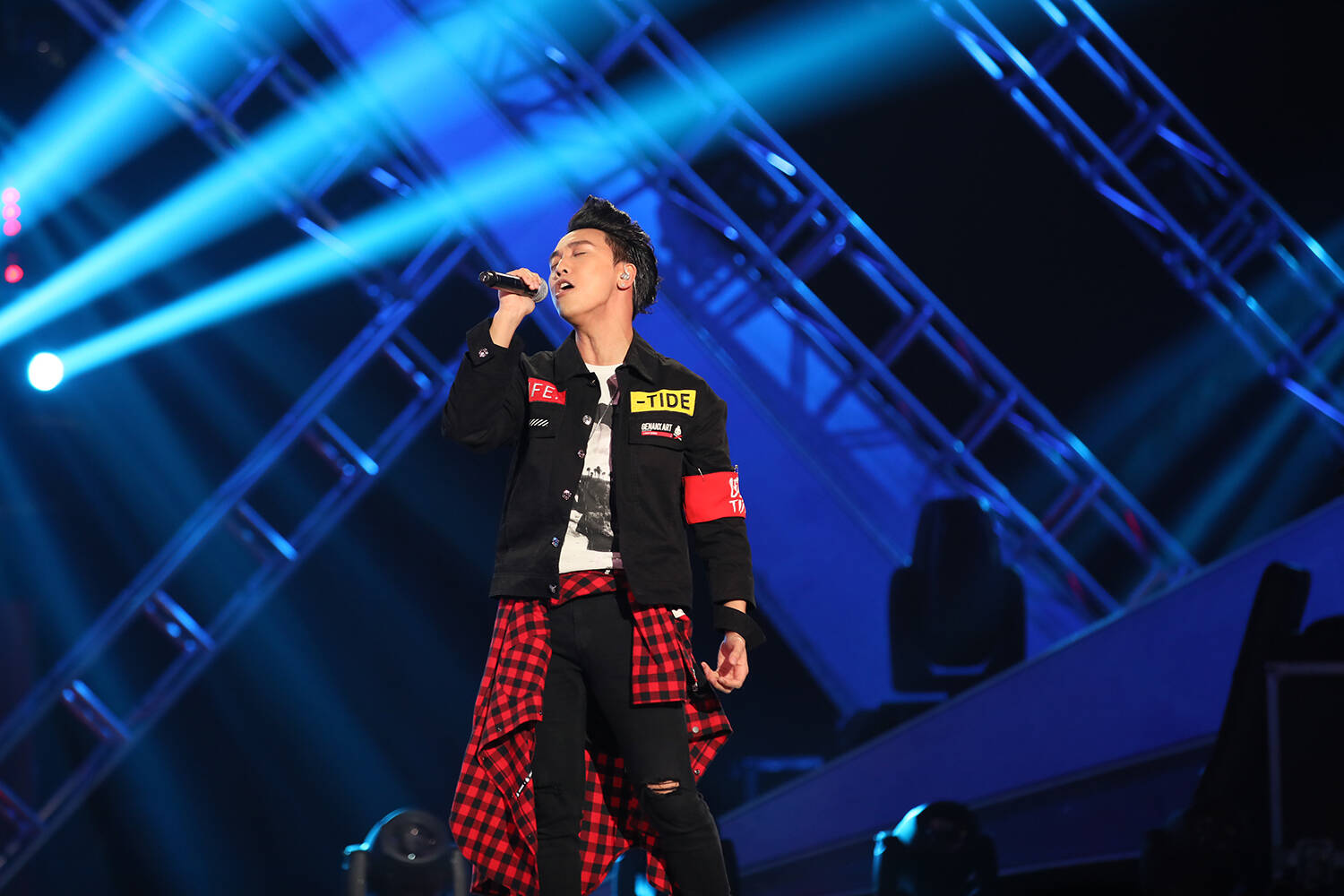 粤语好声音强官陈乐基战队获亚军