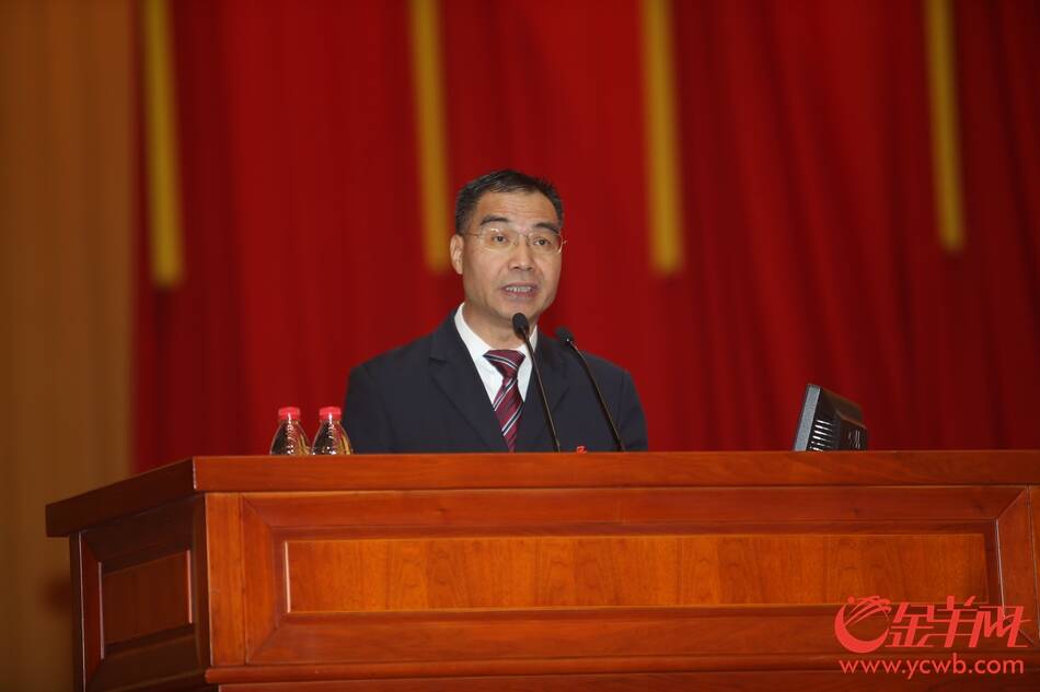 广东省政协十二届二次会议委员在大会上发言