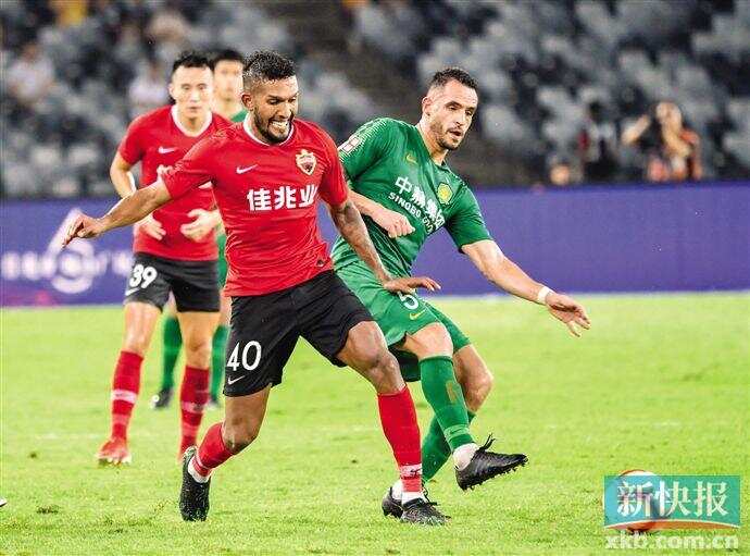 此役深圳佳兆业中锋索萨(左前)因为受伤,很可能因此缺阵恒大.