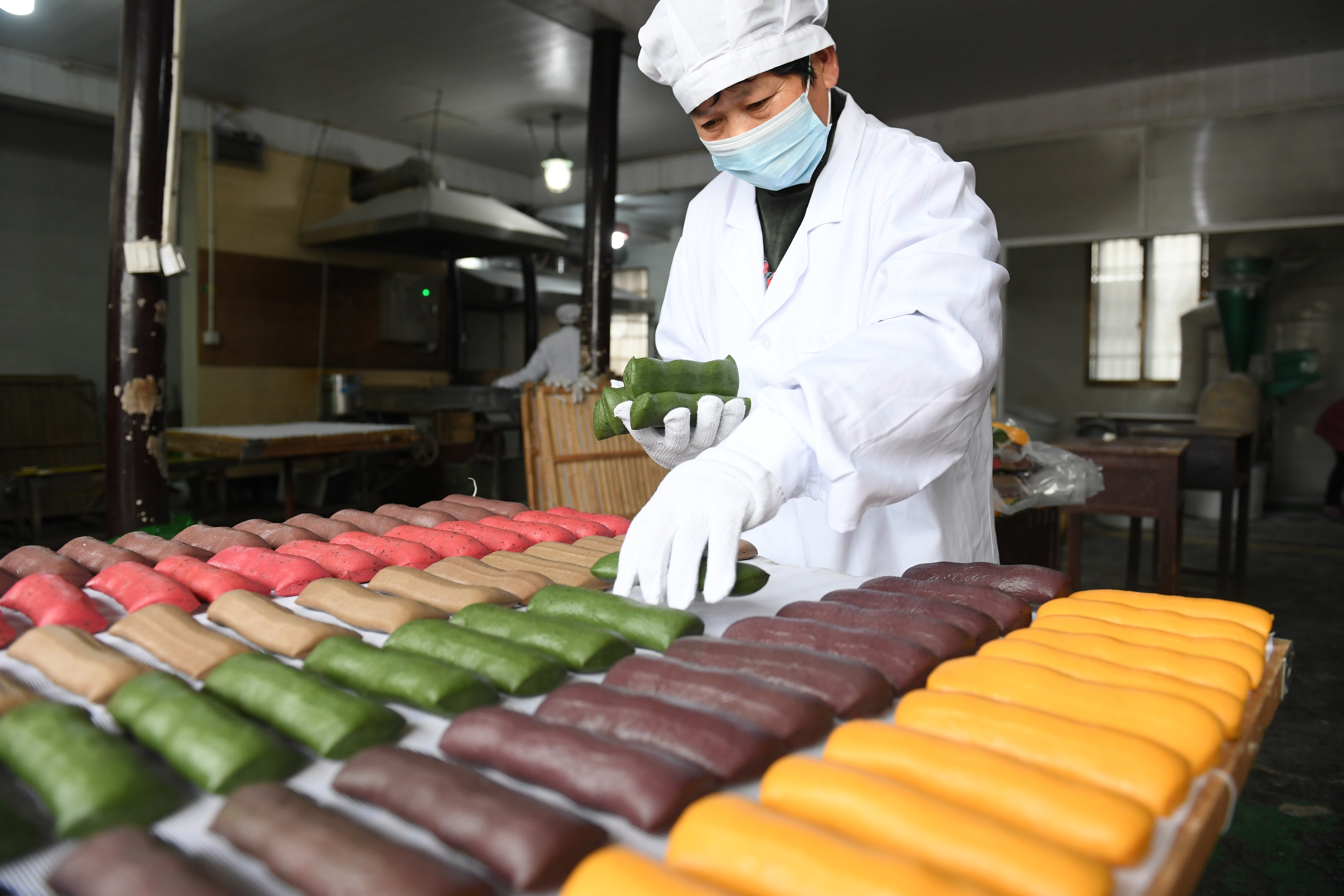 浙江诸暨:年糕制作忙