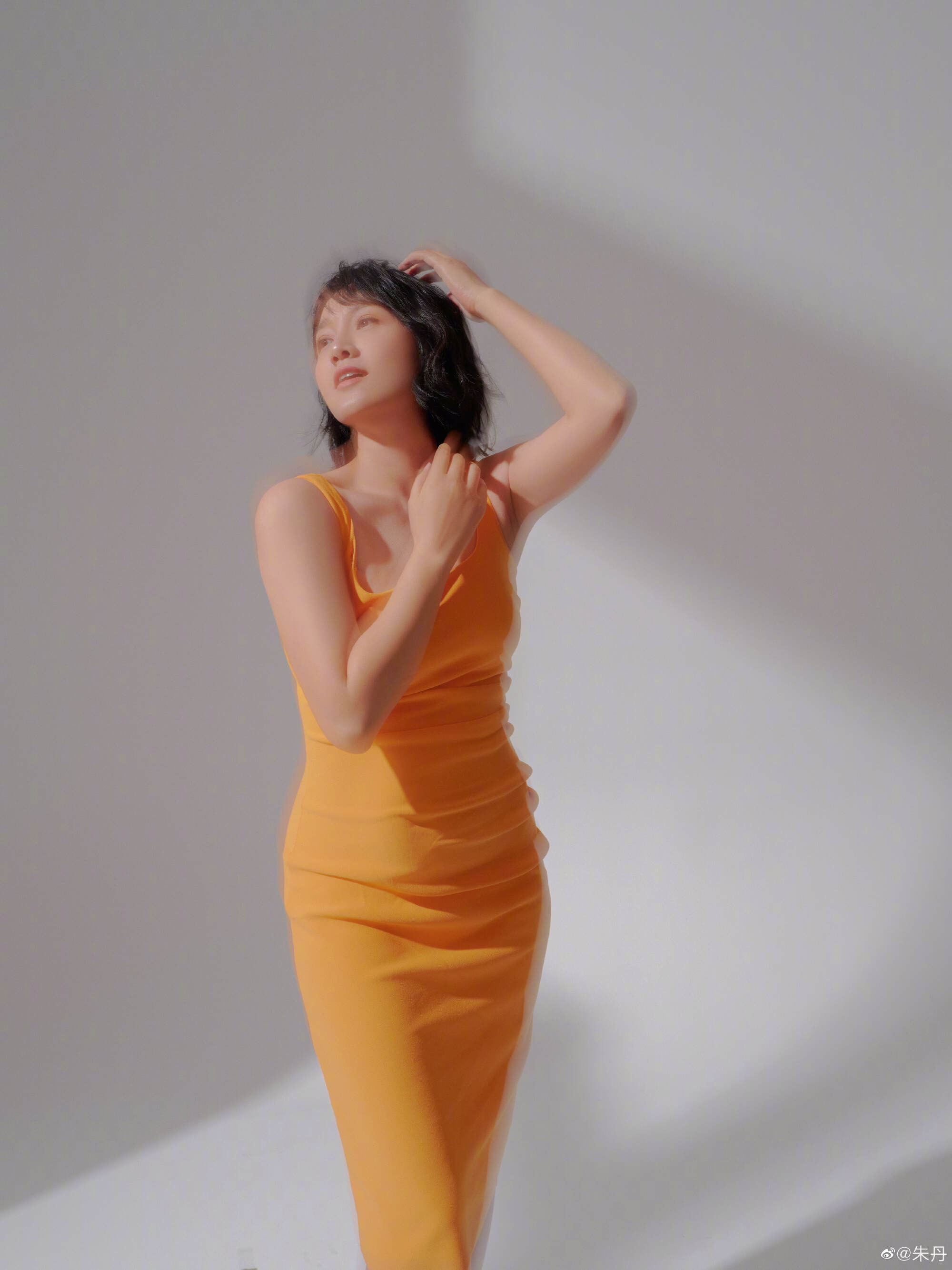 朱丹的微博得到了不少网友的点赞:"自信的女人最美""特别喜欢这种身材