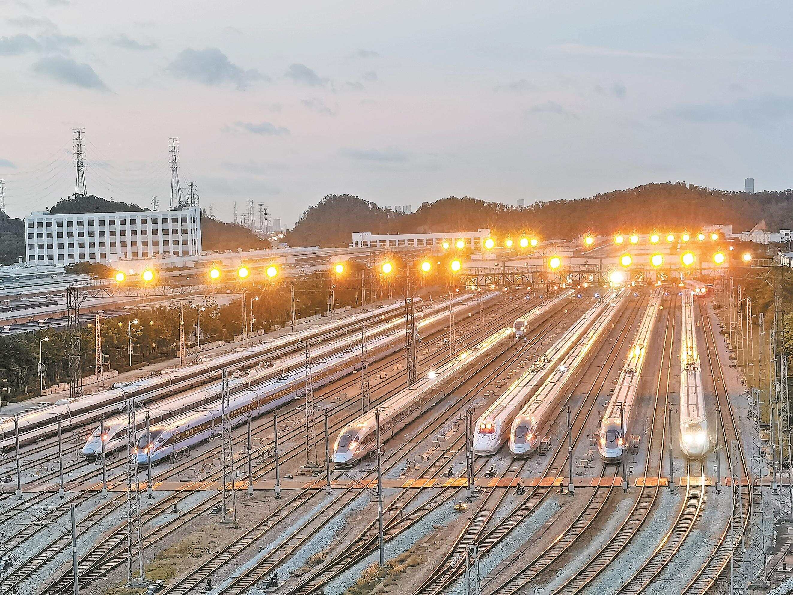 为确保国庆假期运输安全,广铁集团广州动车段科学安排动车组检修蓟