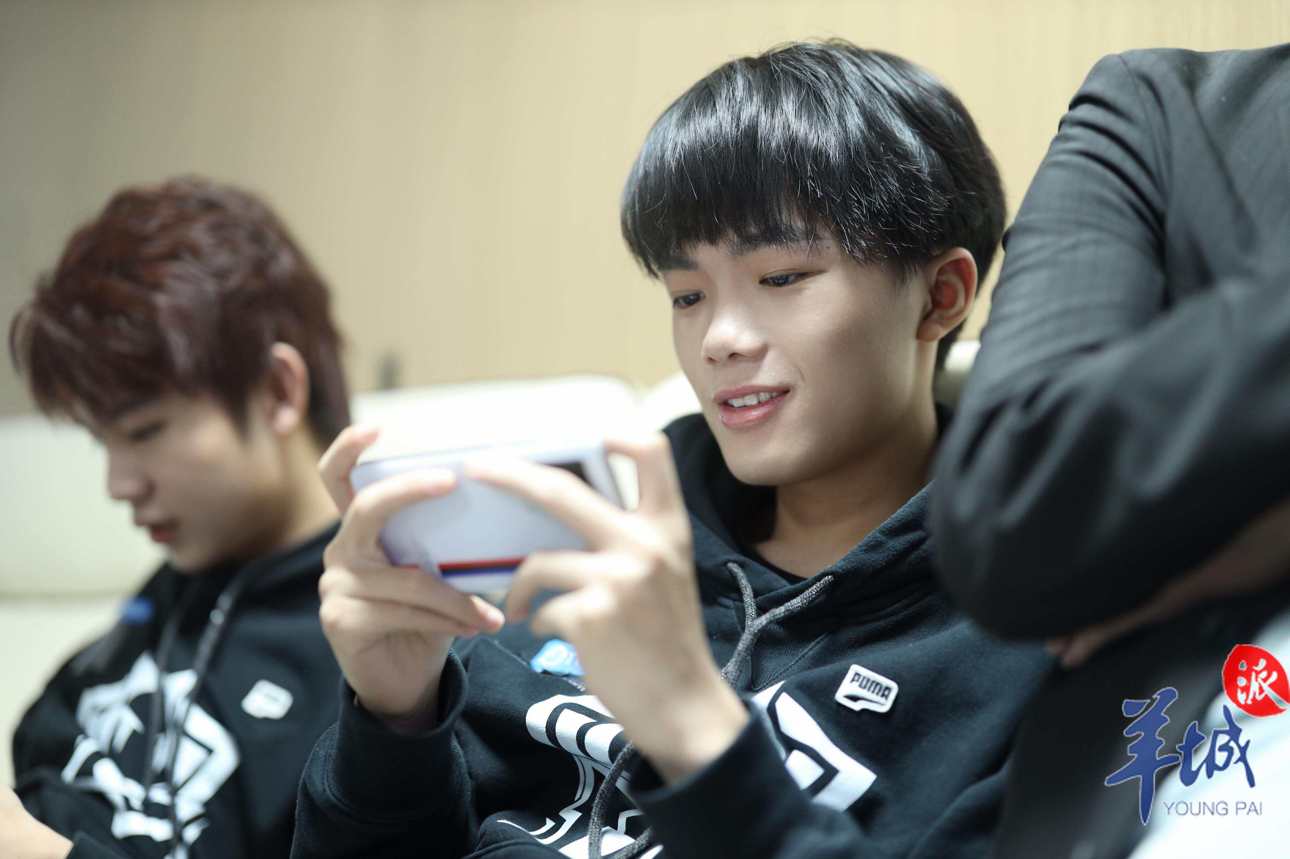 视频新人类00后电竞选手清清我的目标是冠军