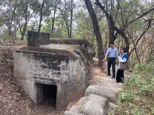 飞鹅岭上堡垒和战壕等遗迹保存完好意思.jpg