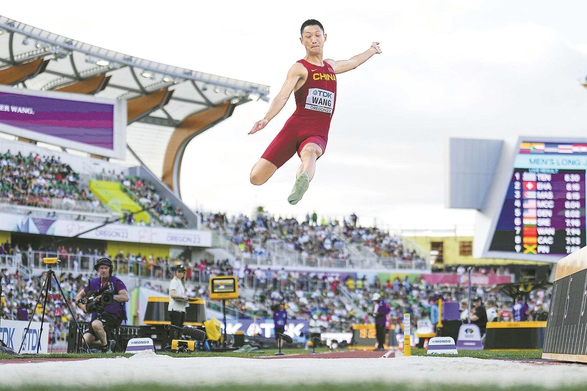 在昨天进行的2022年世界田径锦标赛男子跳远决赛中,中国运动员王嘉男