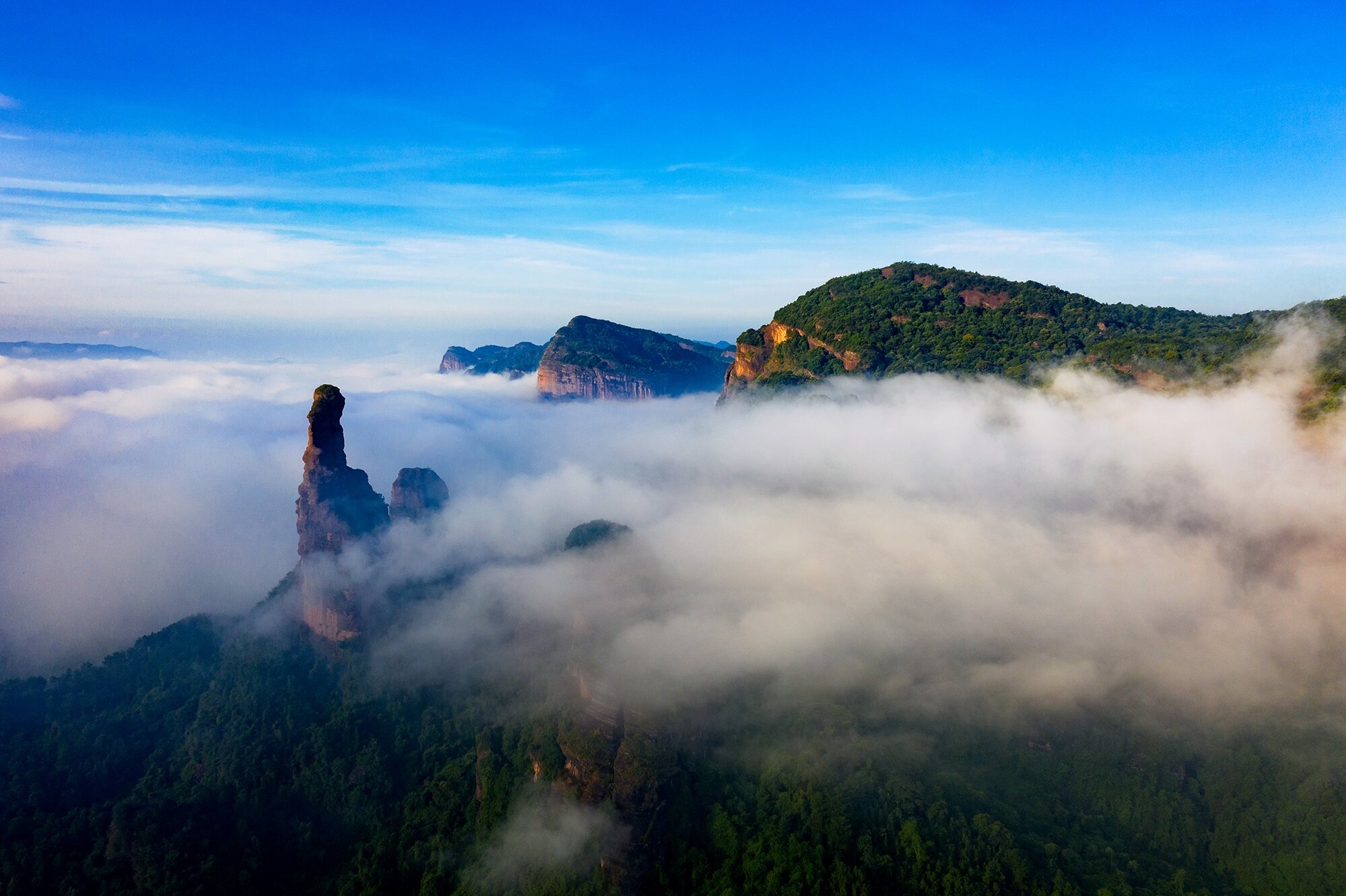 图片8:丹霞云海,摄影:龙全明.jpg 图片8:丹霞云海,摄影:龙全明.jpg