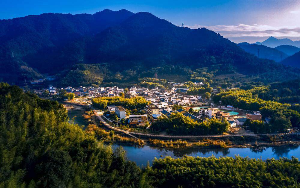 图片6:晨曦中的始兴乡村。摄影:邓斌.jpg 图片6:晨曦中的始兴乡村。摄影:邓斌.jpg