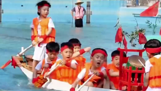 能走直线能绕弯，被广东幼儿园版赛龙舟萌到了