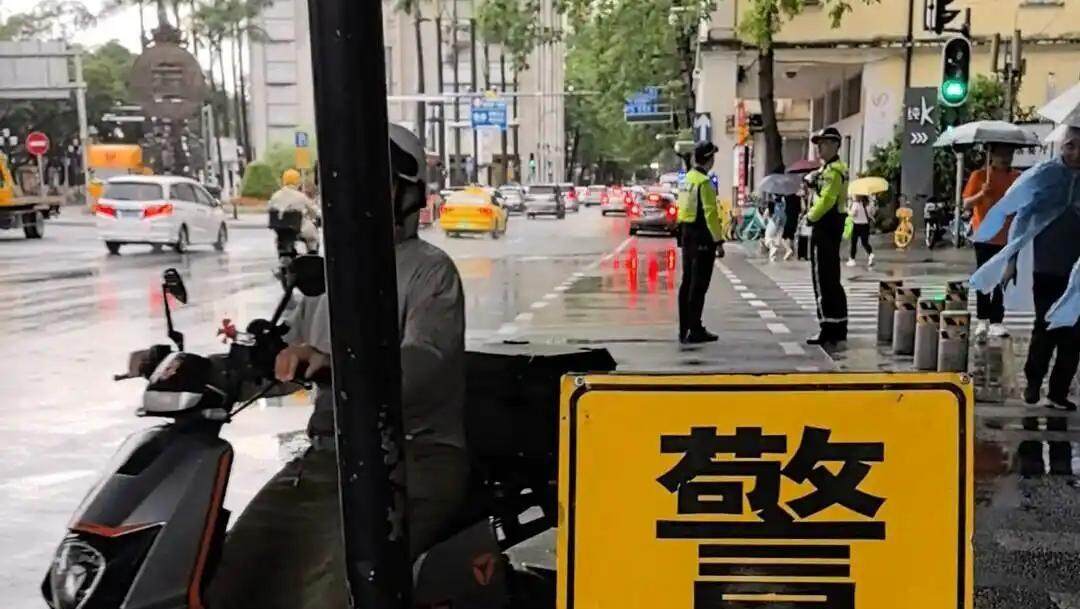 直击广州“电鸡”专项整治 36辆车因交通违法被扣
